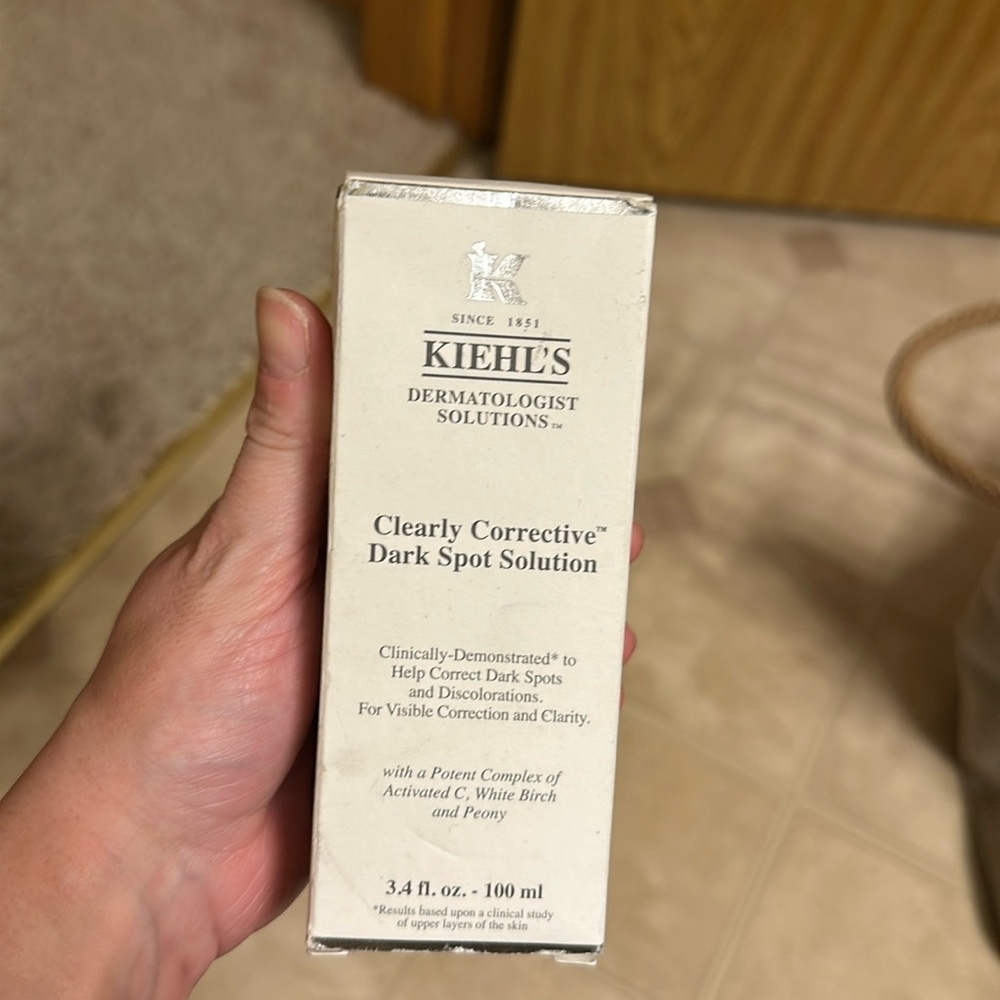 Kiehls Clearly Corrective Dark Spot Solution